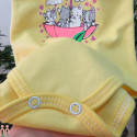 لباس آستین کوتاه زیردکمه دار نوزاد و بچه گانه نخی زرد گربه ها mynini baby bodysuit